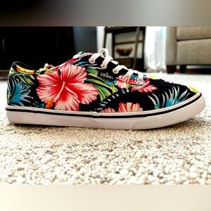 Vans “Off the Wall” Hawaiian Print Lace Up Shoes